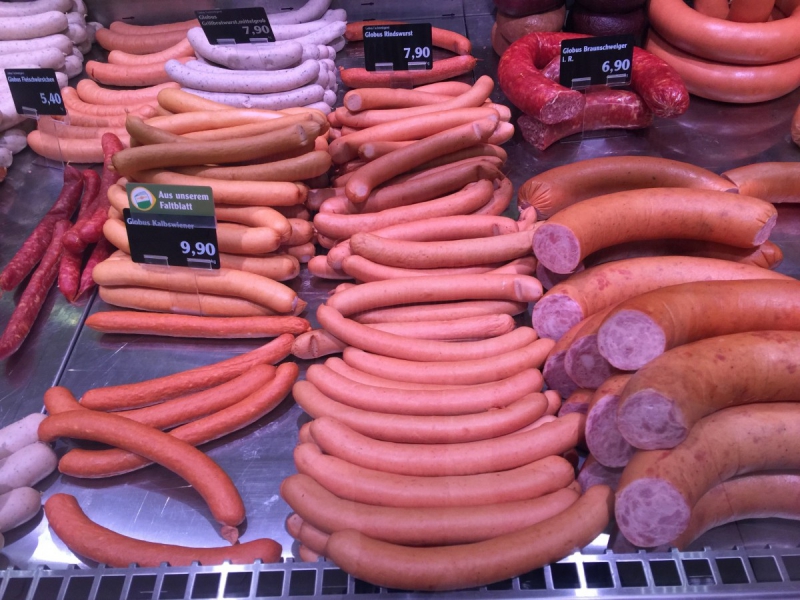 charcuterie-BANDOL-min_sausages_meat_butchery-1069321